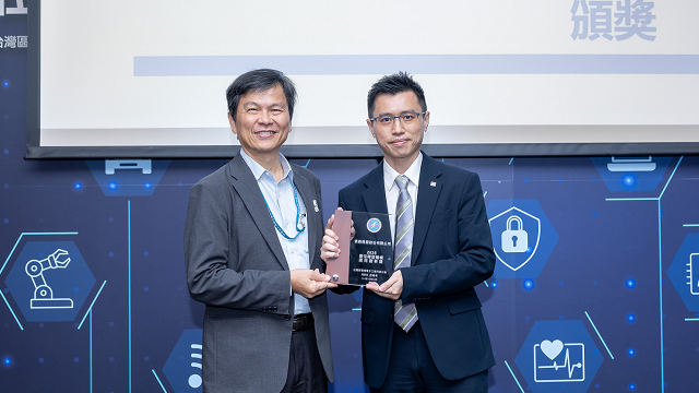  信義房屋獲金手指與電電公會雙大獎肯定 