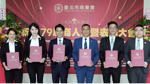  信義企業集團6人獲商人節服務優良從業人員 