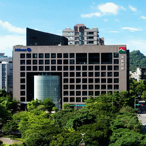 2000大企業調查，信義房屋仲介類第一