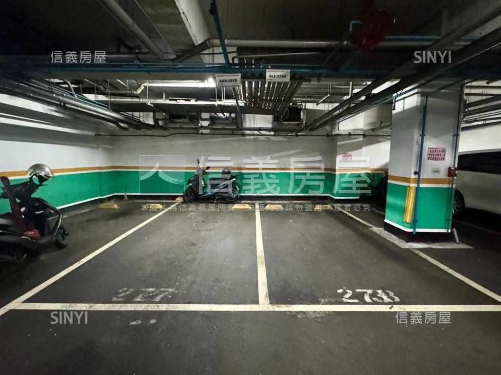 維也納·次頂樓三房雙車位房屋室內格局與周邊環境