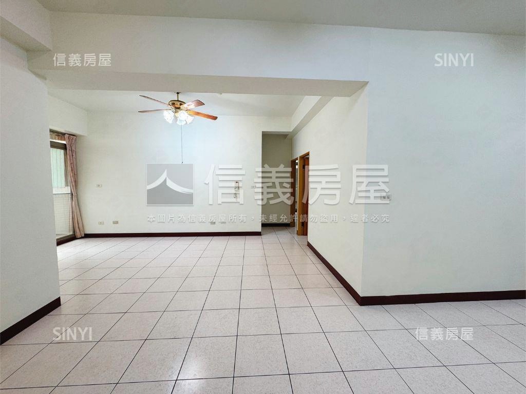 皇家春地三房車位房屋室內格局與周邊環境