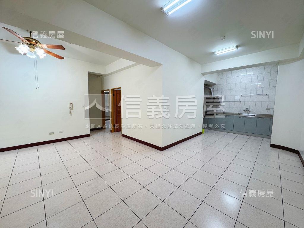 皇家春地三房車位房屋室內格局與周邊環境