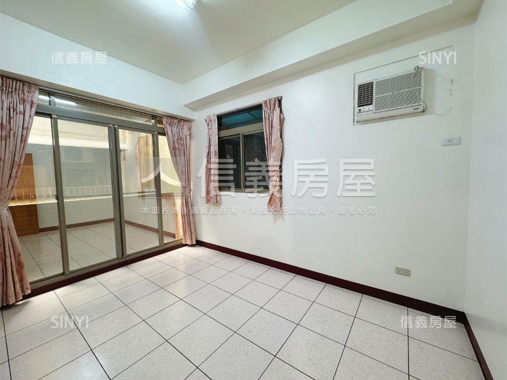 皇家春地三房車位房屋室內格局與周邊環境