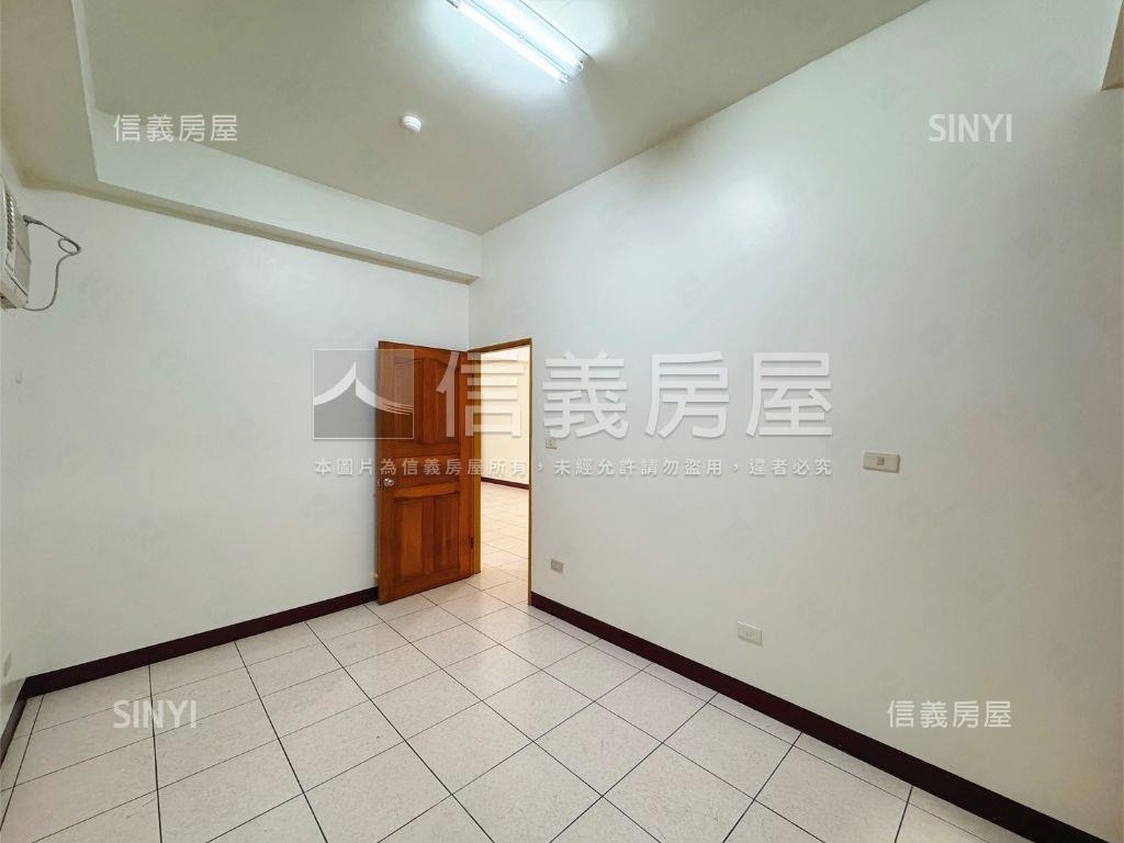 皇家春地三房車位房屋室內格局與周邊環境