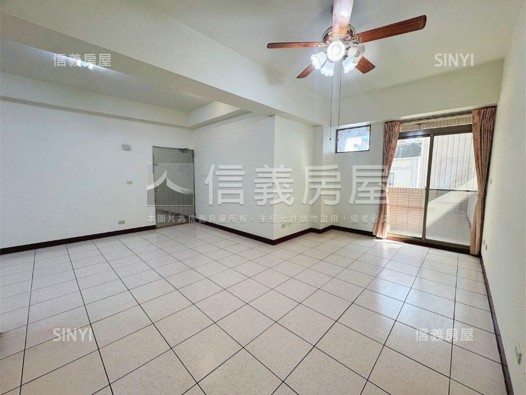 皇家春地三房車位房屋室內格局與周邊環境