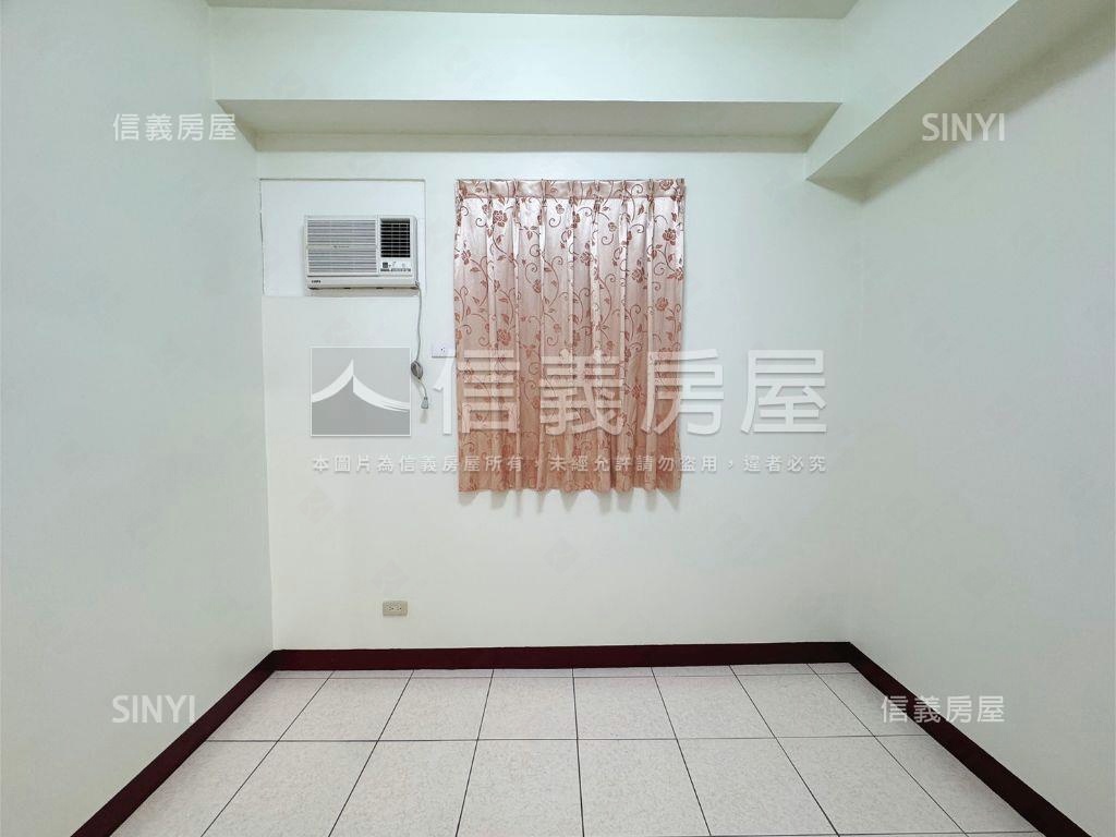 皇家春地三房車位房屋室內格局與周邊環境