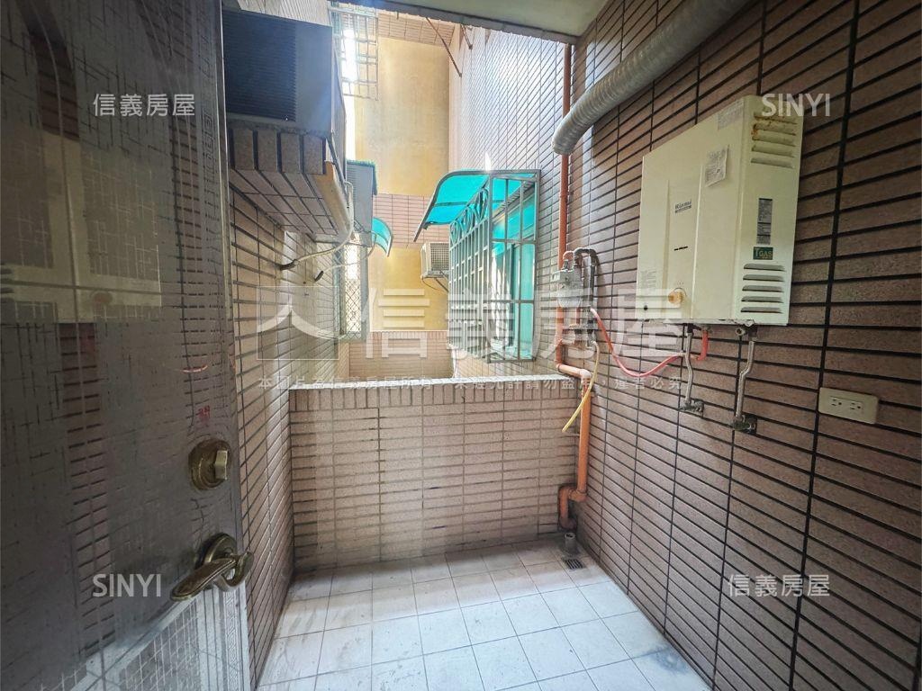 皇家春地三房車位房屋室內格局與周邊環境