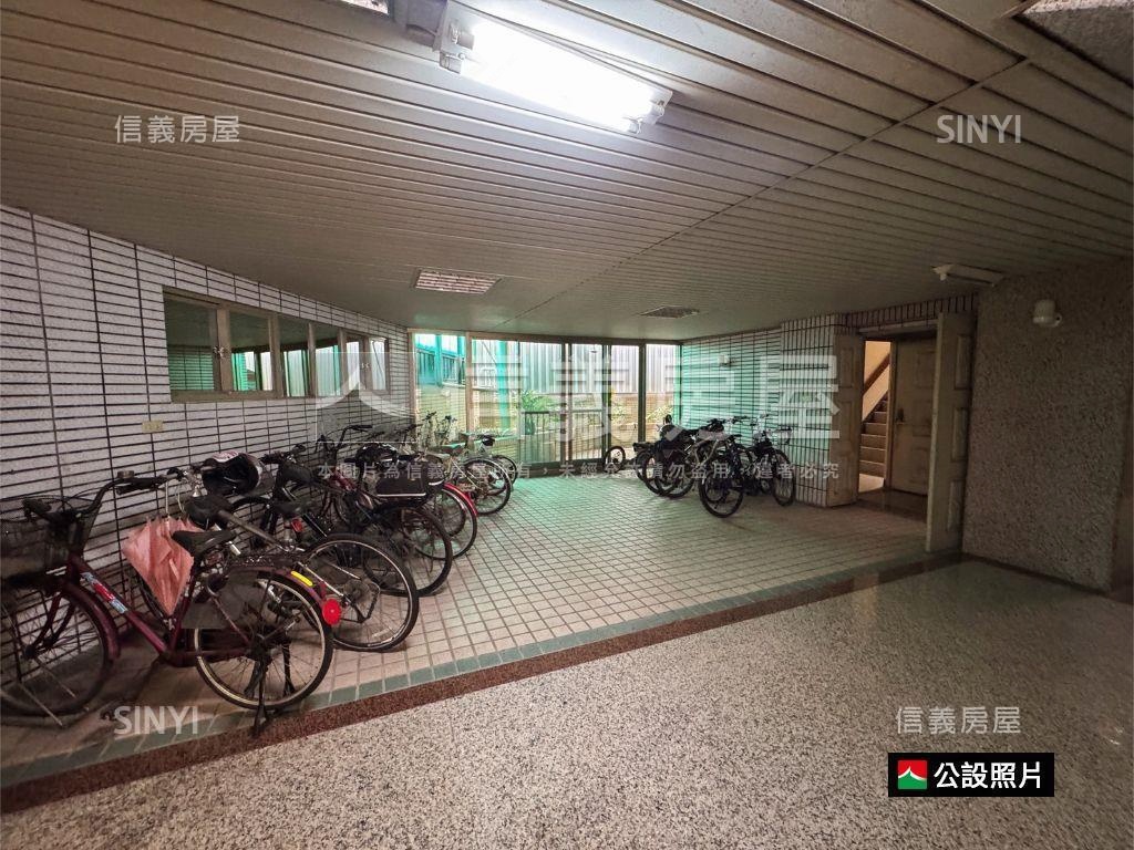 皇家春地三房車位房屋室內格局與周邊環境