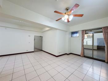 皇家春地三房車位