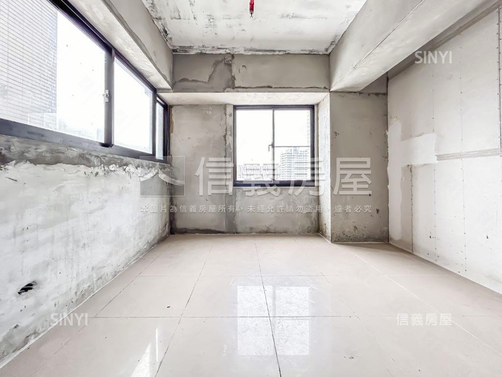 汐止稀有高樓毛胚大戶車位房屋室內格局與周邊環境