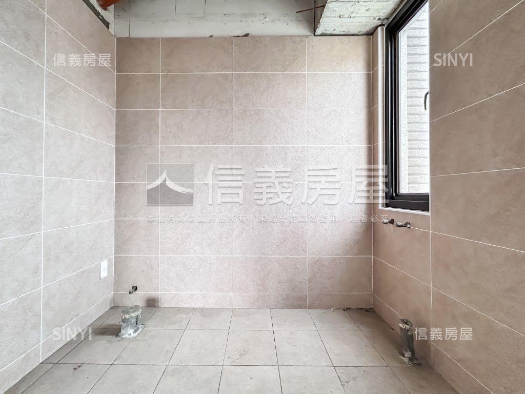 汐止稀有高樓毛胚大戶車位房屋室內格局與周邊環境