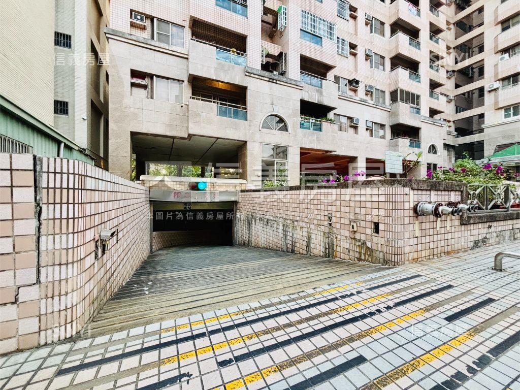 楠科園區公園旁四房車位房屋室內格局與周邊環境