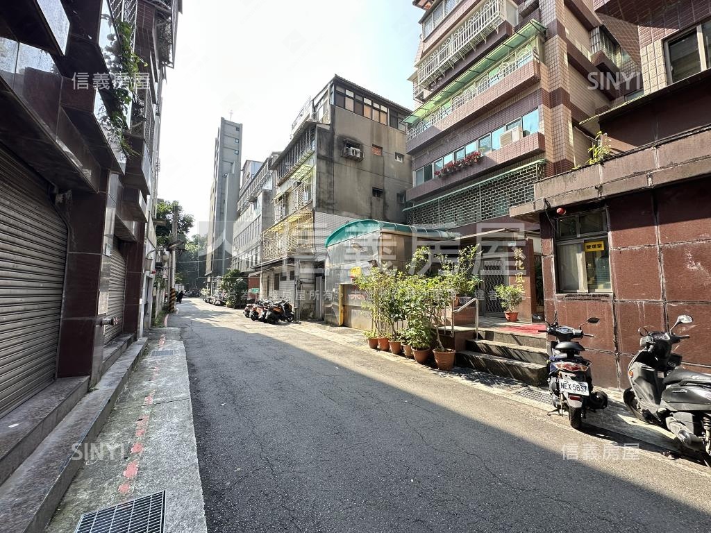 敦化風采升降平面車位房屋室內格局與周邊環境