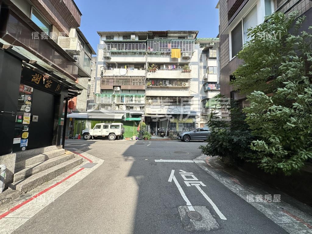 敦化風采升降平面車位房屋室內格局與周邊環境
