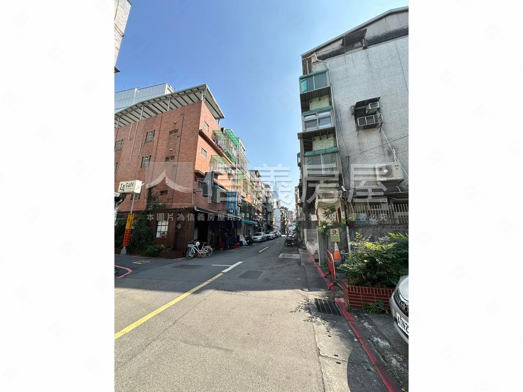 敦化風采升降平面車位房屋室內格局與周邊環境