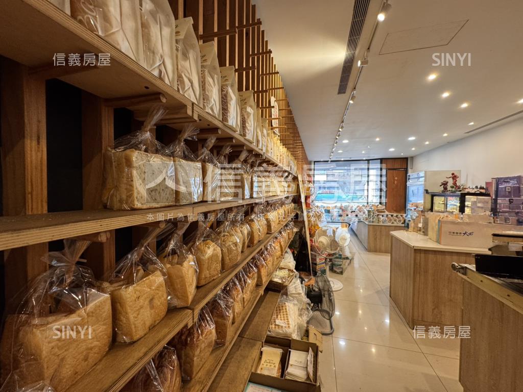 西區近綠園道收租透店房屋室內格局與周邊環境
