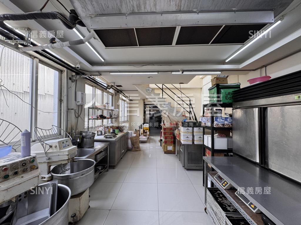 西區近綠園道收租透店房屋室內格局與周邊環境