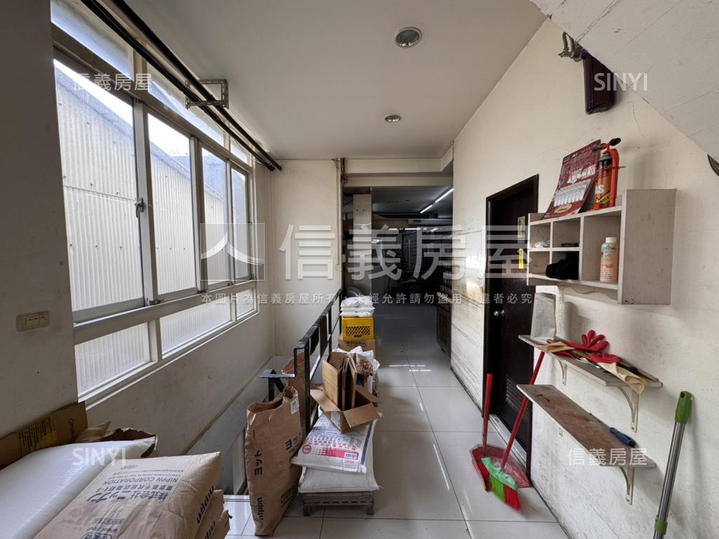 西區近綠園道收租透店房屋室內格局與周邊環境
