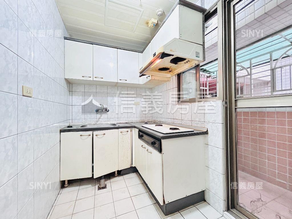 冠桃園方正三房車位房屋室內格局與周邊環境