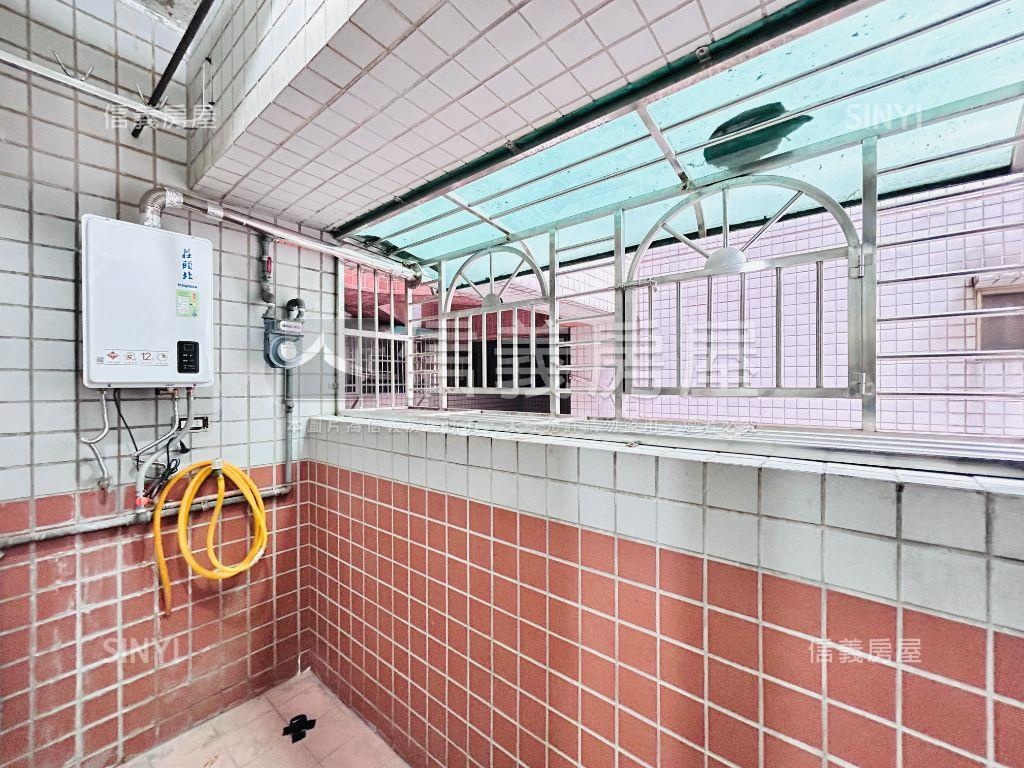 冠桃園方正三房車位房屋室內格局與周邊環境