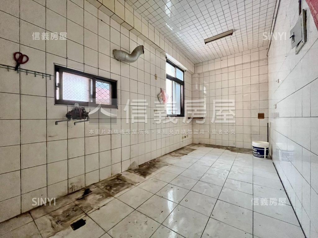 中正南路｜面寬廠房房屋室內格局與周邊環境