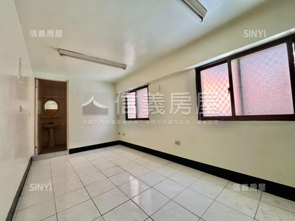 中正南路｜面寬廠房房屋室內格局與周邊環境