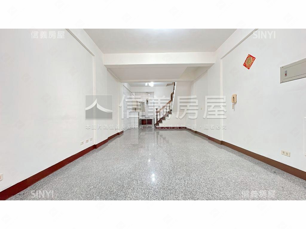 仁武成家車庫透天房屋室內格局與周邊環境