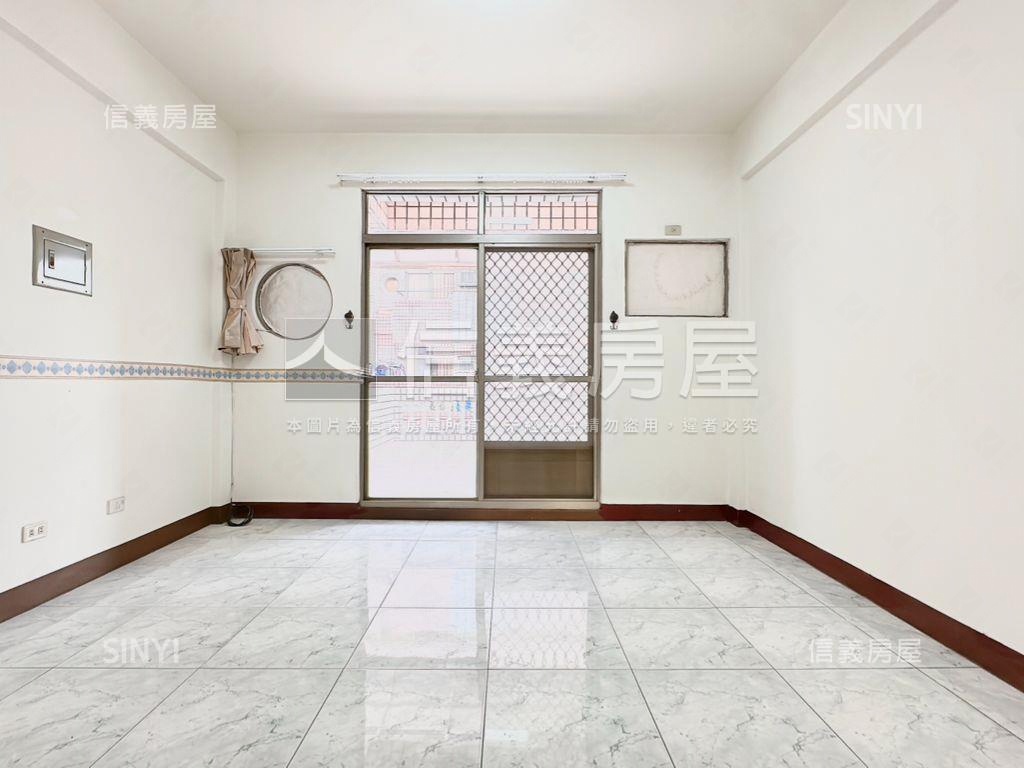 仁武成家車庫透天房屋室內格局與周邊環境