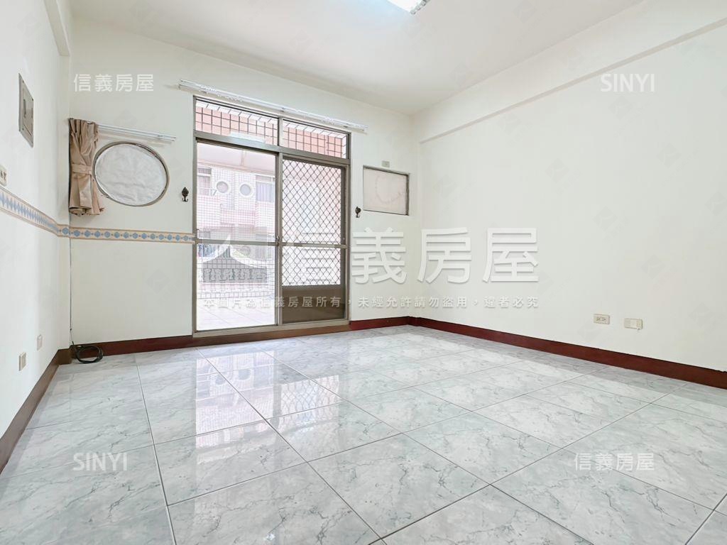 仁武成家車庫透天房屋室內格局與周邊環境