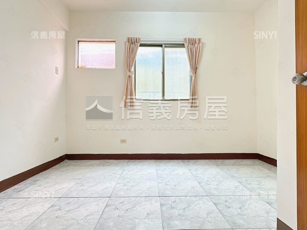 仁武成家車庫透天房屋室內格局與周邊環境