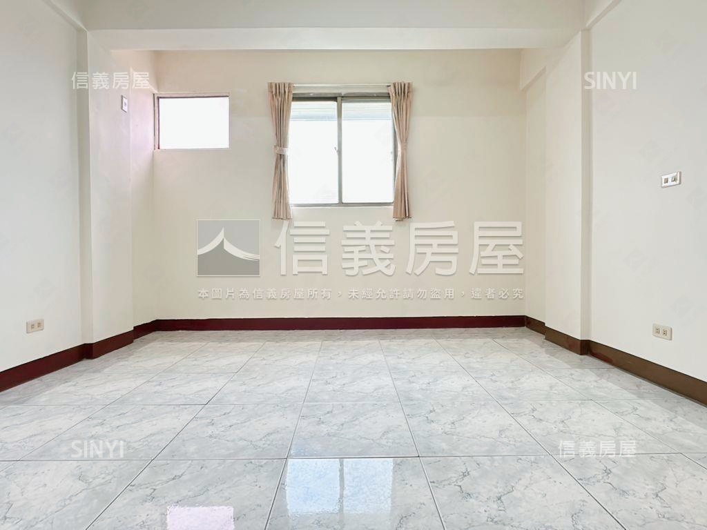 仁武成家車庫透天房屋室內格局與周邊環境