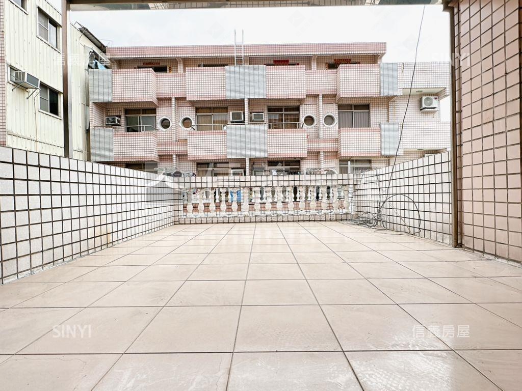 仁武成家車庫透天房屋室內格局與周邊環境