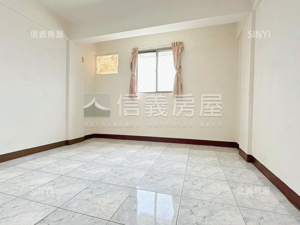 仁武成家車庫透天房屋室內格局與周邊環境