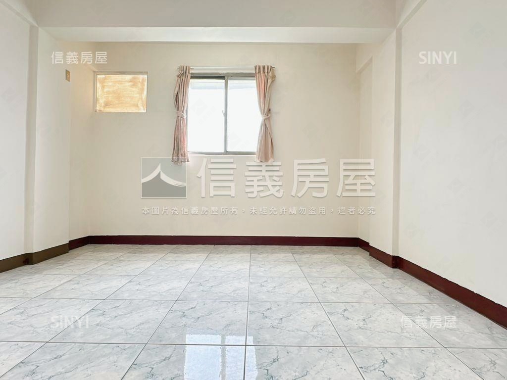 仁武成家車庫透天房屋室內格局與周邊環境