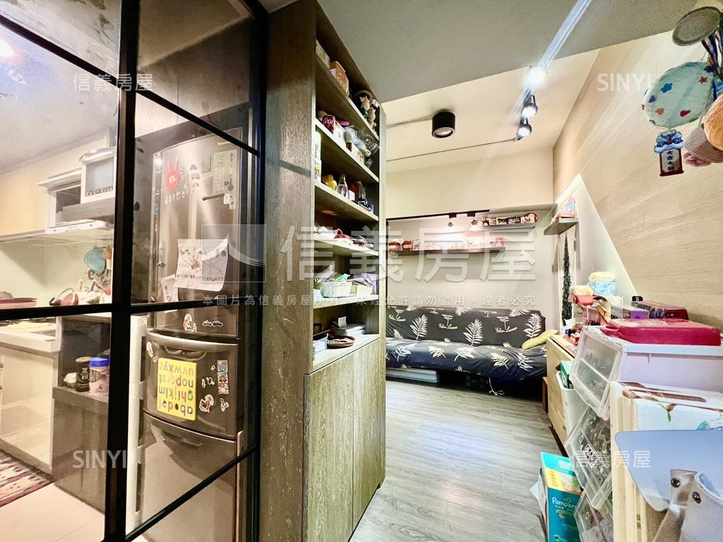 立信新市界２房車位房屋室內格局與周邊環境
