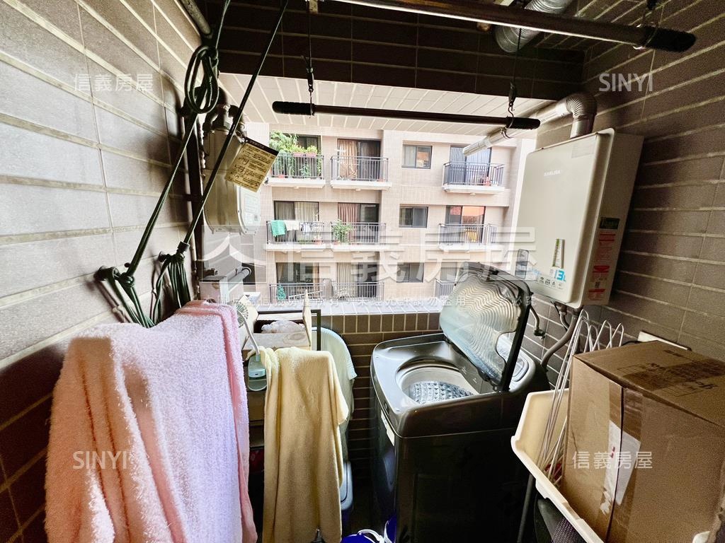 立信新市界２房車位房屋室內格局與周邊環境