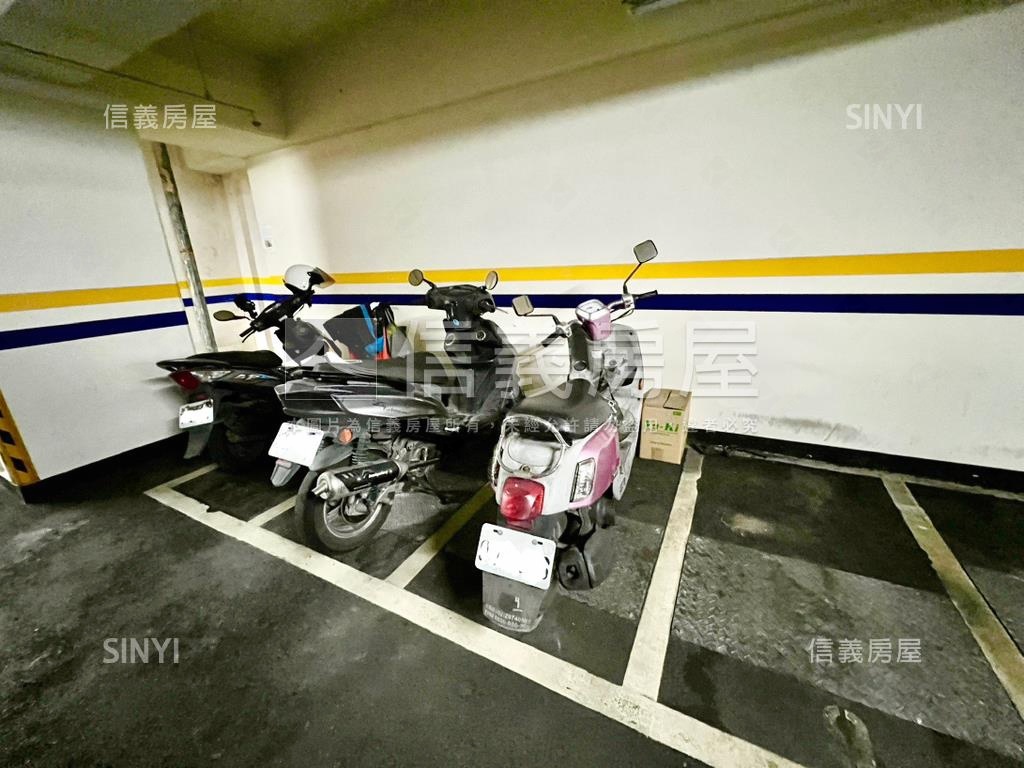 立信新市界２房車位房屋室內格局與周邊環境