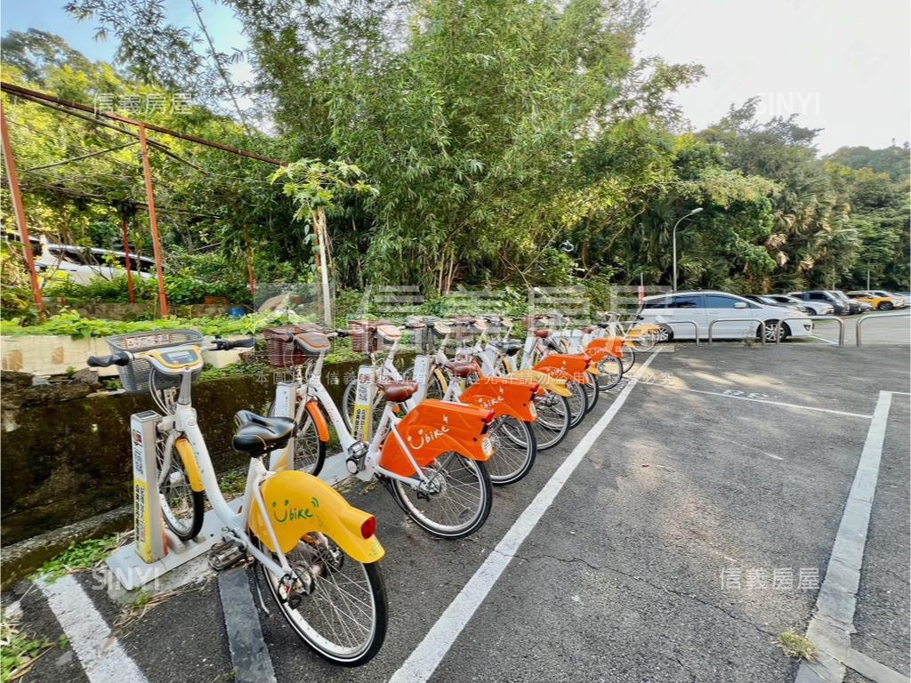立信新市界２房車位房屋室內格局與周邊環境