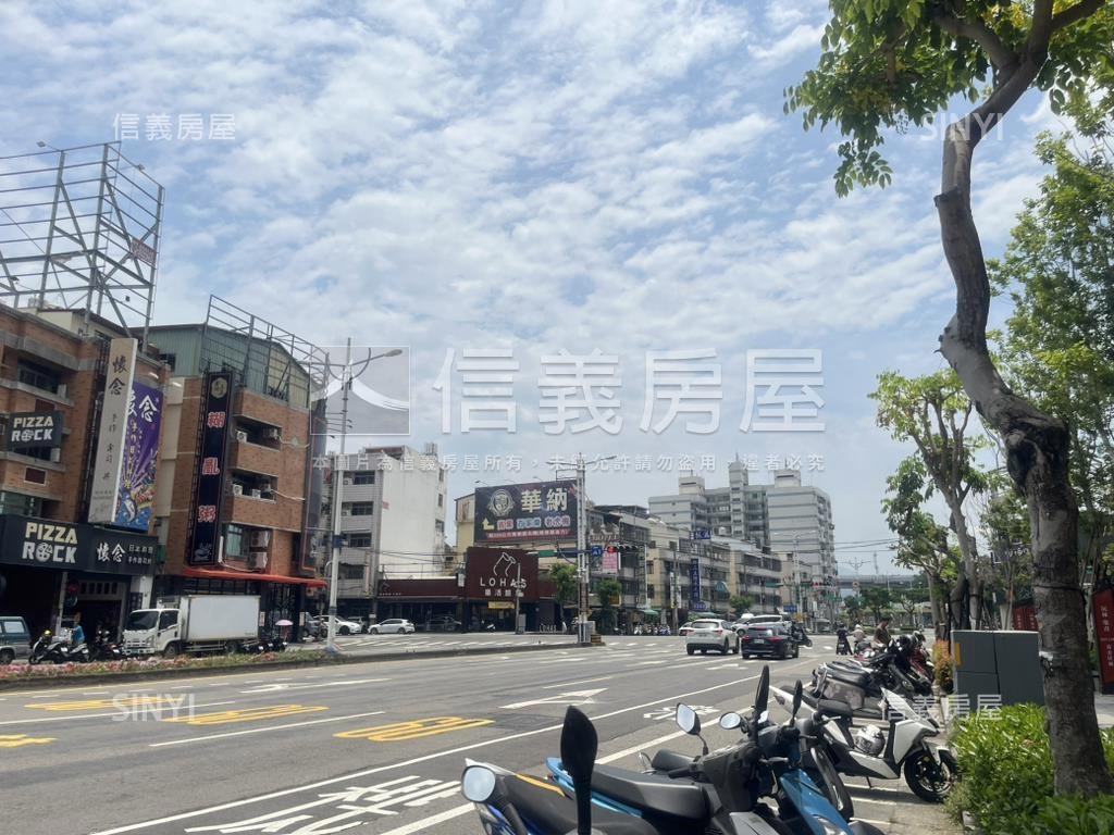 沅林築青帝王戶２房平車房屋室內格局與周邊環境