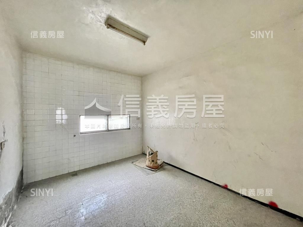 日光社區面寬傳統孝親透天房屋室內格局與周邊環境