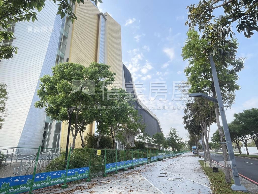 單元八中平路大面寬建地房屋室內格局與周邊環境