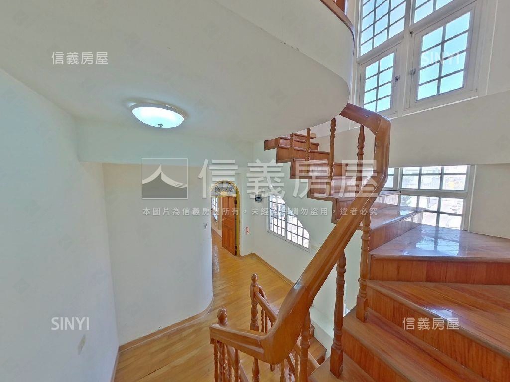 中壢。面公園。獨院別墅房屋室內格局與周邊環境