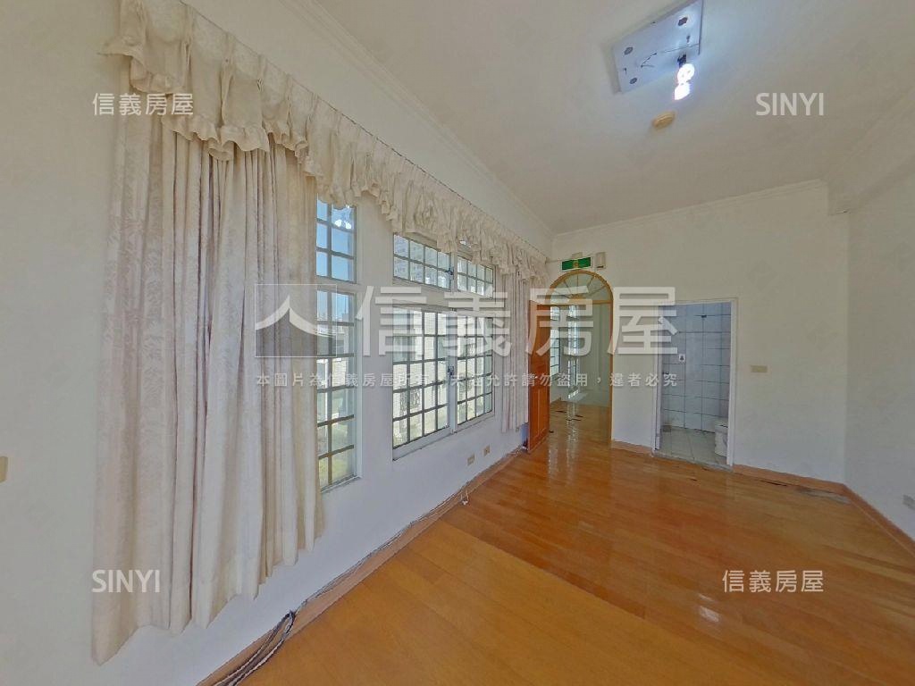 中壢。面公園。獨院別墅房屋室內格局與周邊環境