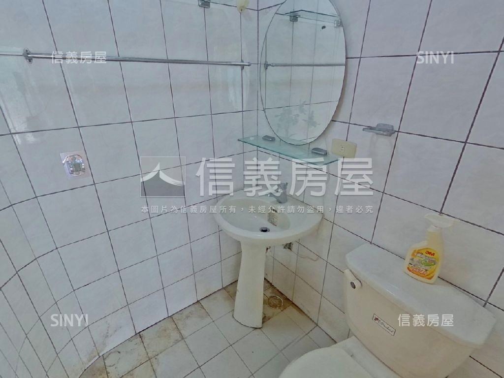 中壢。面公園。獨院別墅房屋室內格局與周邊環境