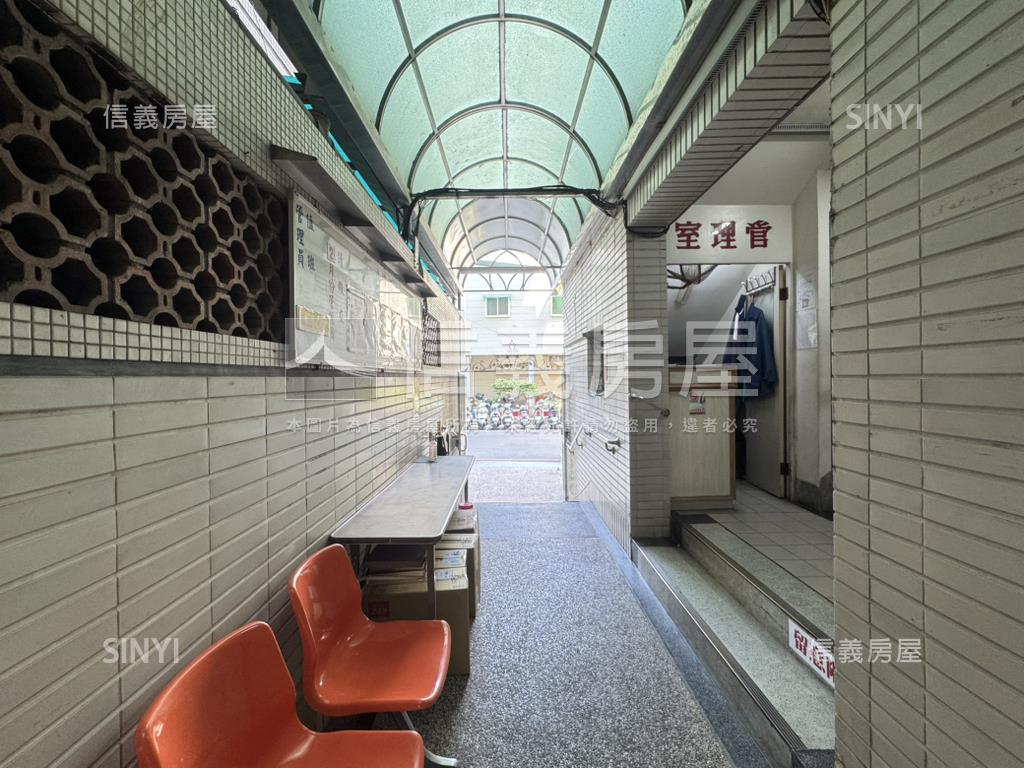 鹽埕捷運旁復古４＋１房房屋室內格局與周邊環境