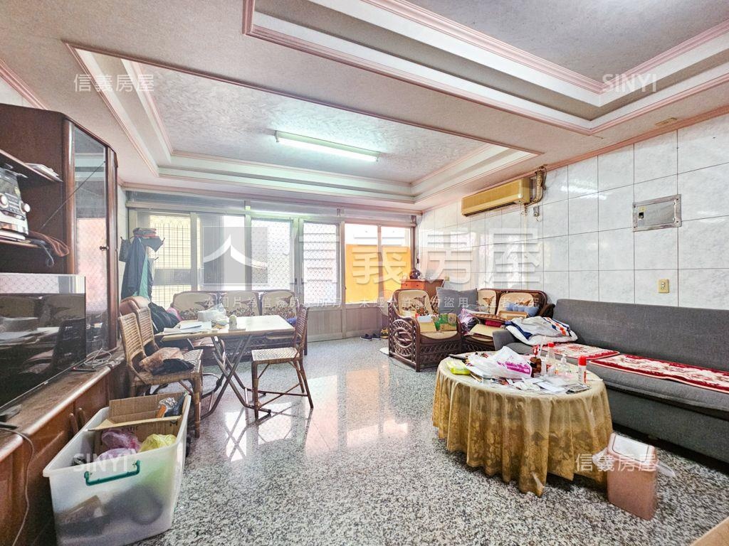 華勛市場旁活巷透天房屋室內格局與周邊環境