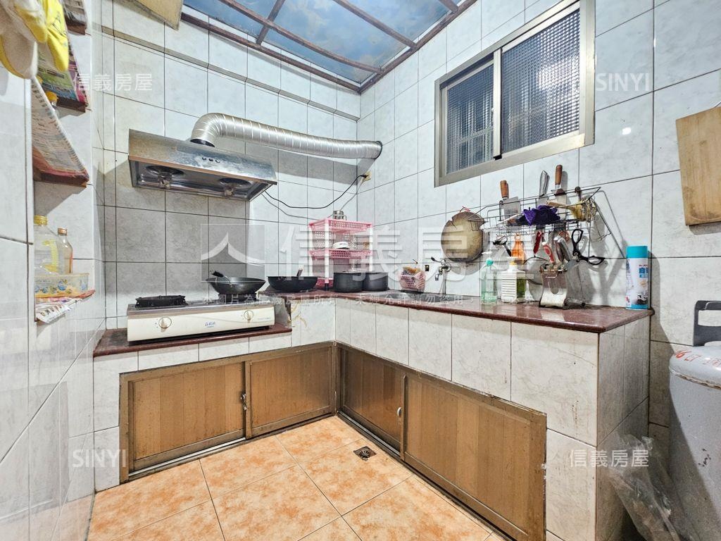 華勛市場旁活巷透天房屋室內格局與周邊環境