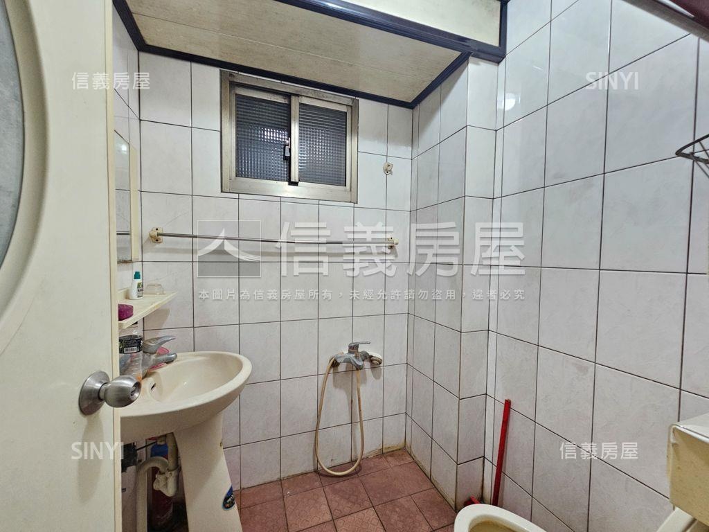 華勛市場旁活巷透天房屋室內格局與周邊環境