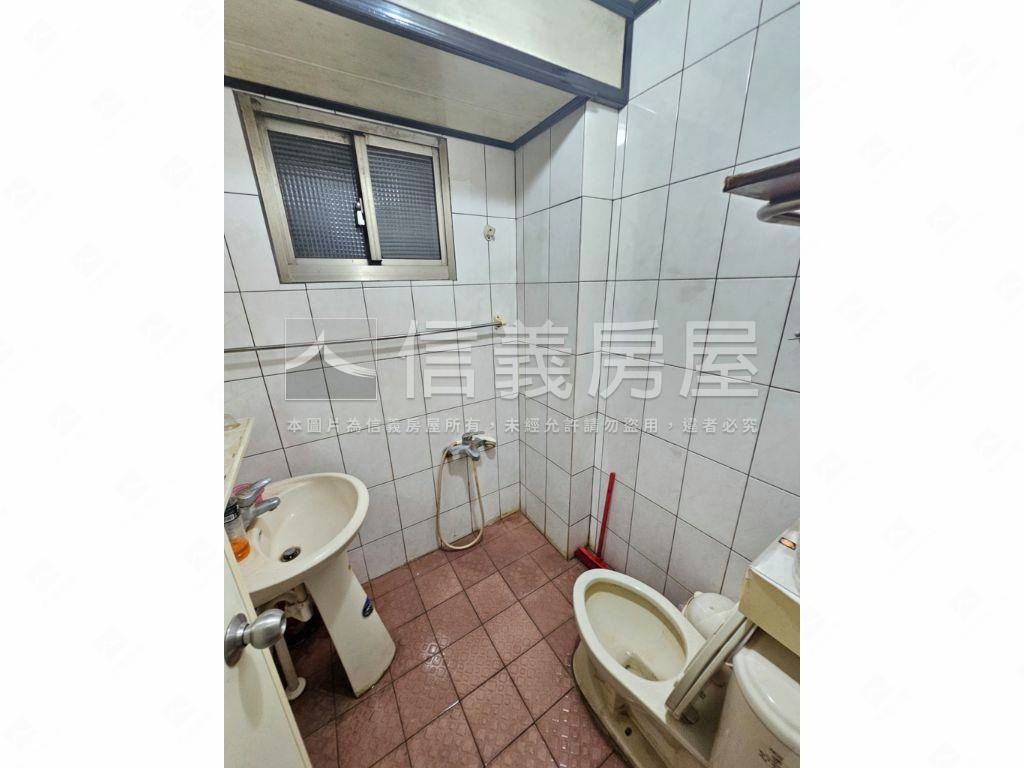華勛市場旁活巷透天房屋室內格局與周邊環境