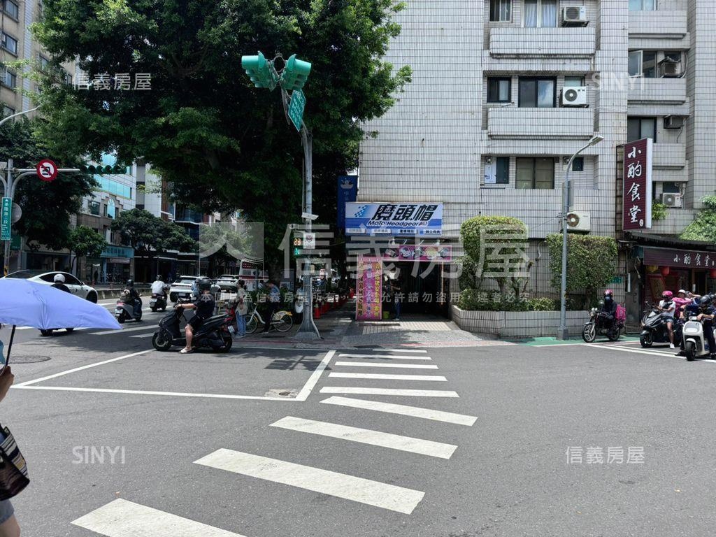 十字路口金店面房屋室內格局與周邊環境